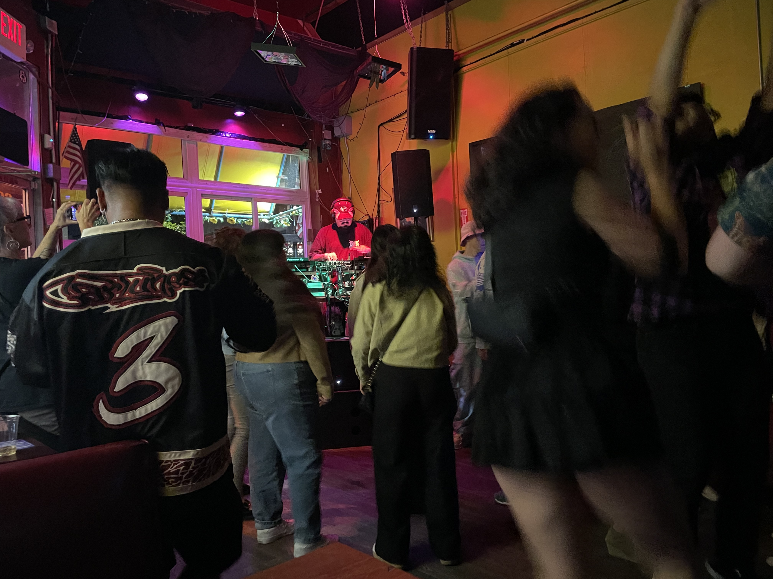 Crowd vibing to Kreesay at Garage Sale - 9.13.2025